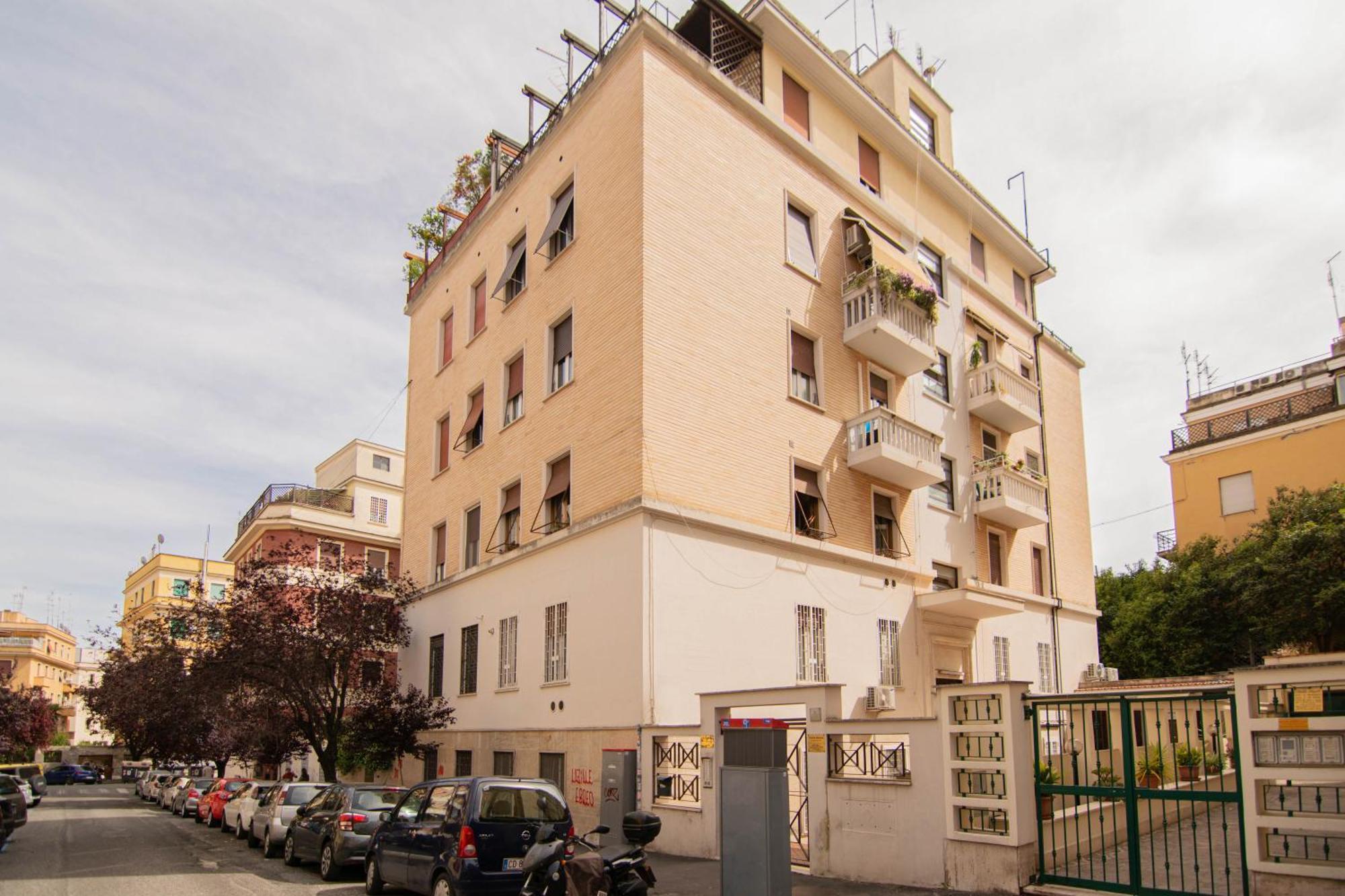 Domus Eroi Apartment Rome Bagian luar foto